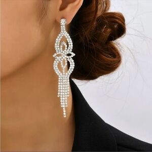 Sparkling Silver Rhinestone Drop Earrings - Fashion Jewelry New